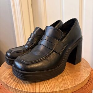 Steve Madden Classic Black Leather Platform Loafers